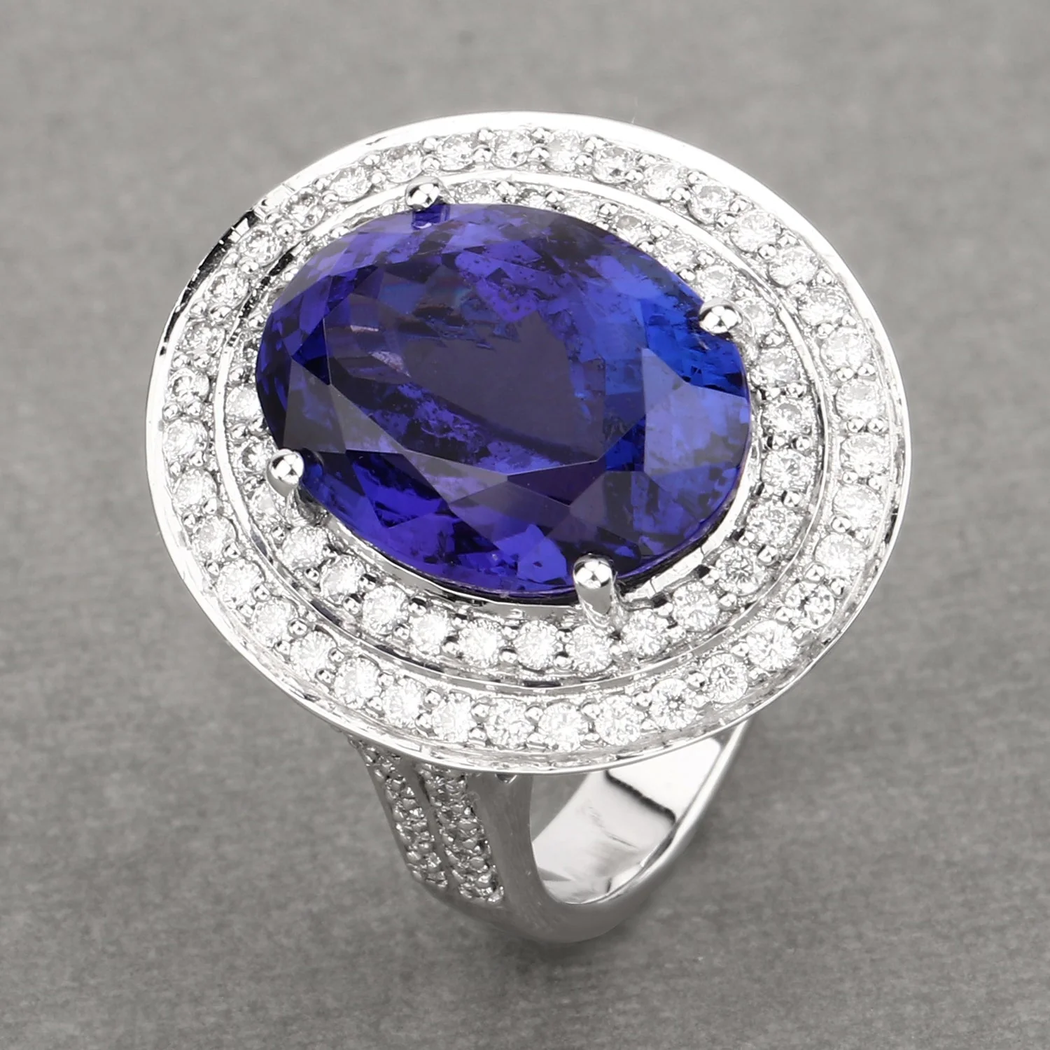 13.78 Carat Genuine Tanzanite and White Diamond 18K White Gold Ring - Image 4